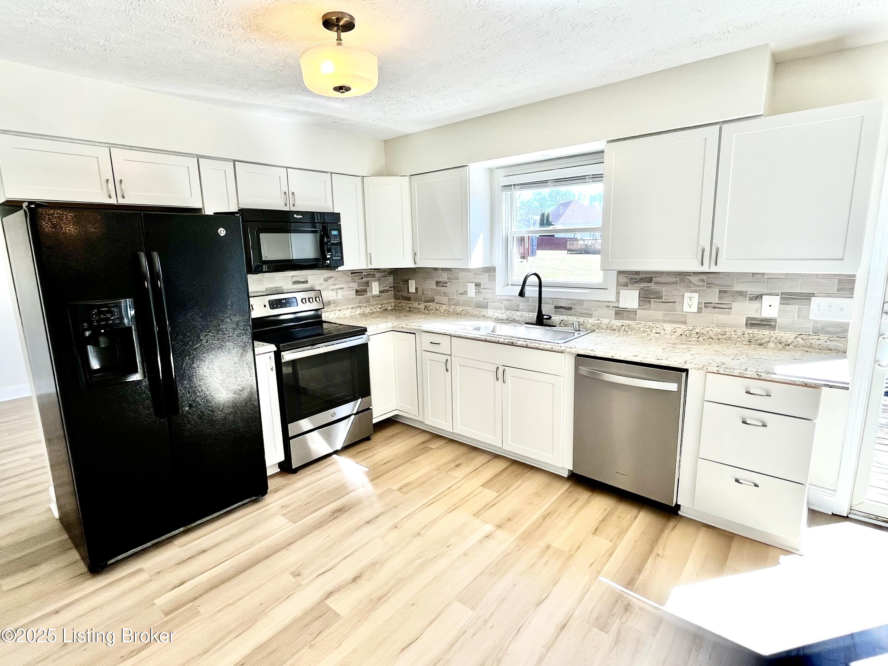 131 Lincoln Station Dr, Simpsonville, Kentucky image 5