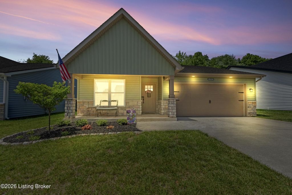 Photo of 6910 Nicolas Farms Ct, Louisville, KY 40229 (MLS # 1718961)