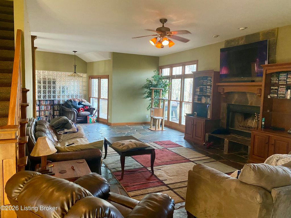 Photo of 470 Shagbark Dr, Bloomfield, KY 40008 (MLS # 1706442)