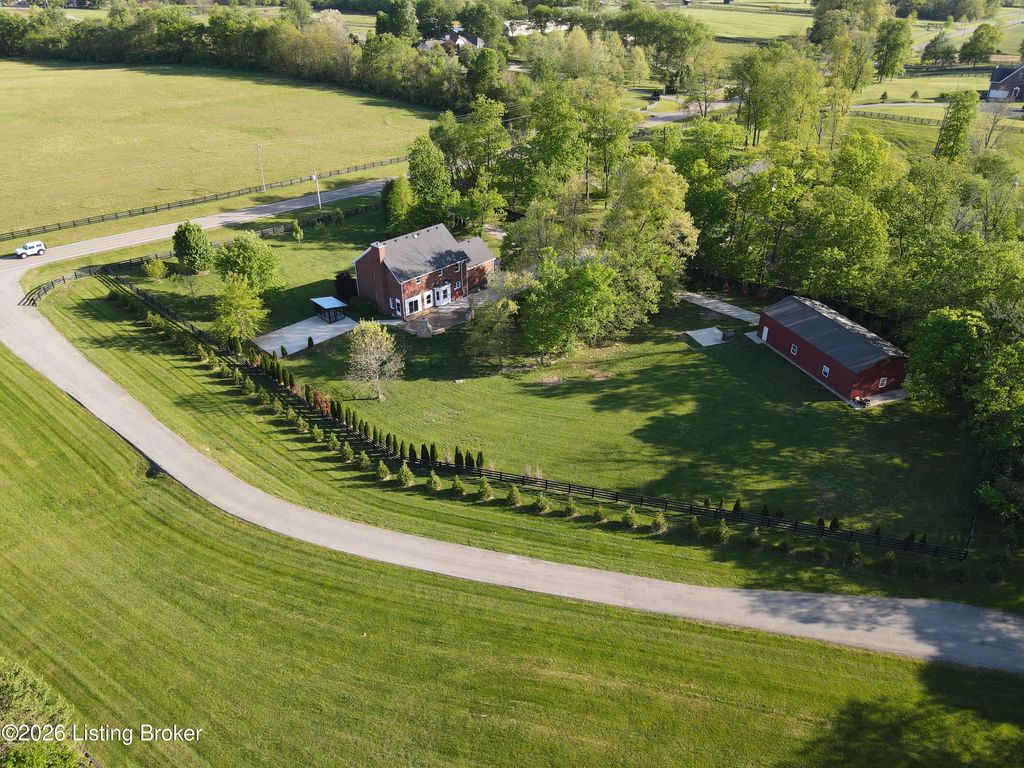 Photo of 1948 Todds Point Rd, Simpsonville, KY 40067 (MLS # 1714873)