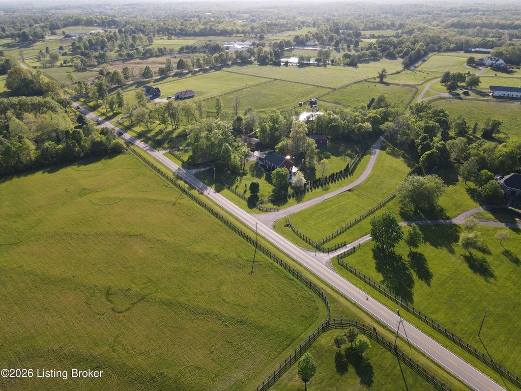 Photo of 1948 Todds Point Rd, Simpsonville, KY 40067 (MLS # 1714873)