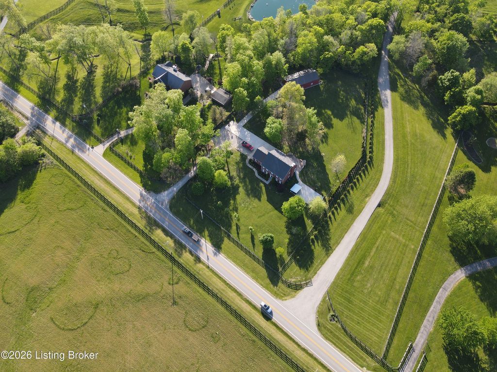 Photo of 1948 Todds Point Rd, Simpsonville, KY 40067 (MLS # 1714873)