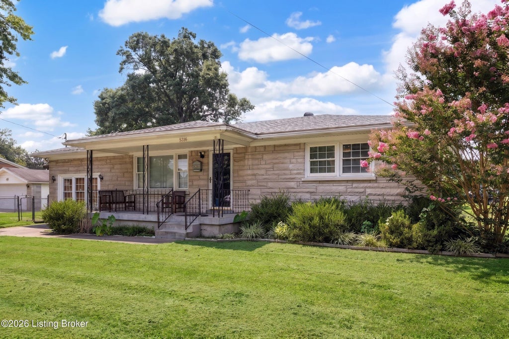 Photo of 5316 Oak Lea Dr, Louisville, KY 40216 (MLS # 1724750)
