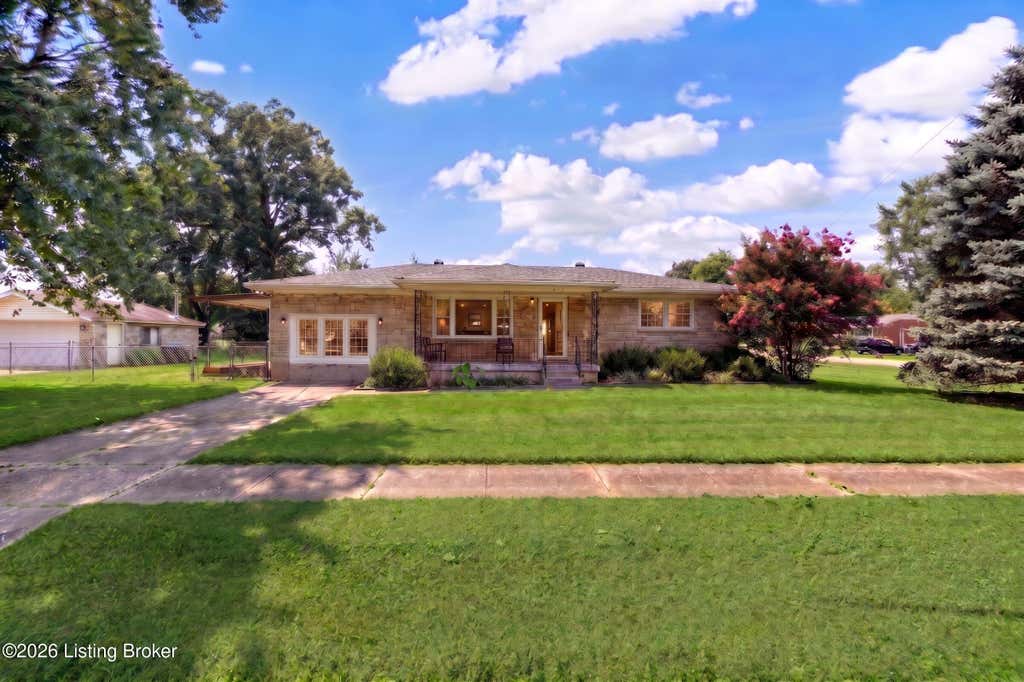 Photo of 5316 Oak Lea Dr, Louisville, KY 40216 (MLS # 1724750)