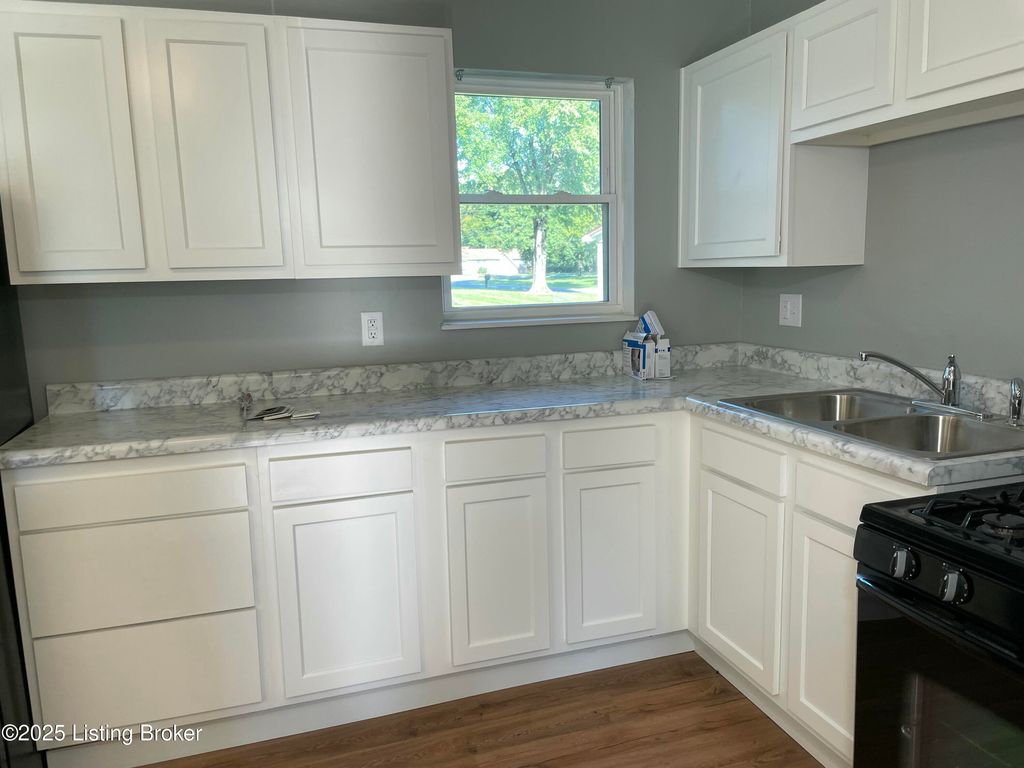 Photo of 7602 Randy Ct, Louisville, KY 40258 (MLS # 1705246)