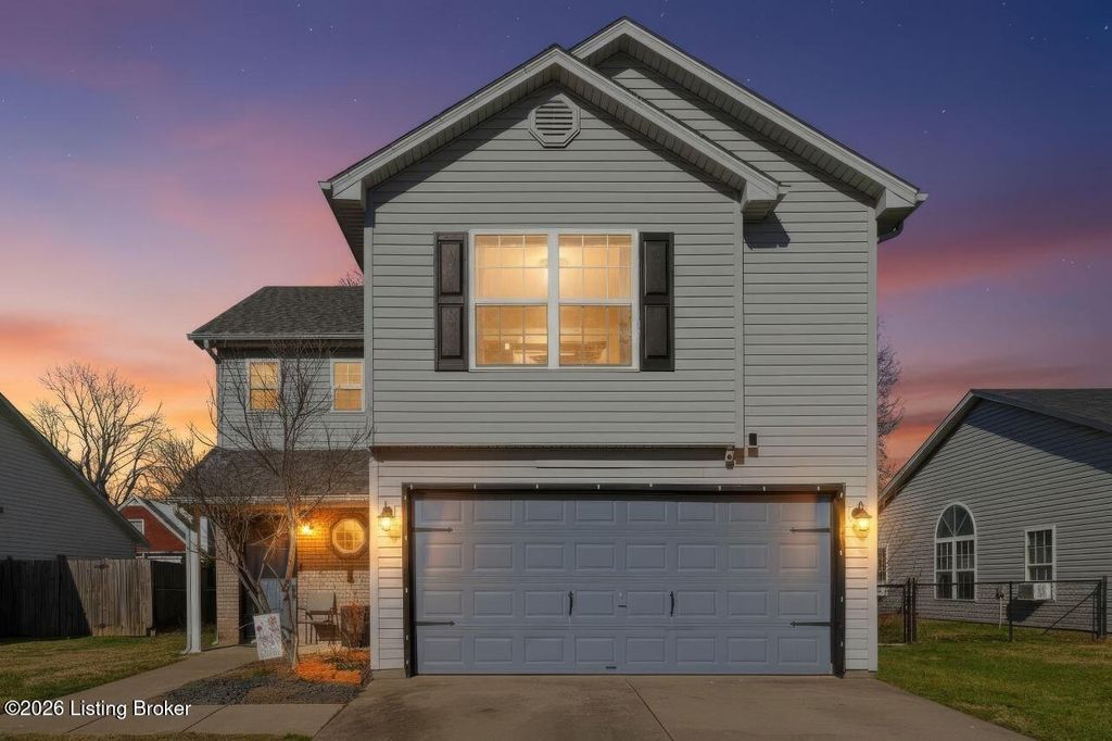 Photo of 5217 Sand Lake Dr, Louisville, KY 40272 (MLS # 1710182)