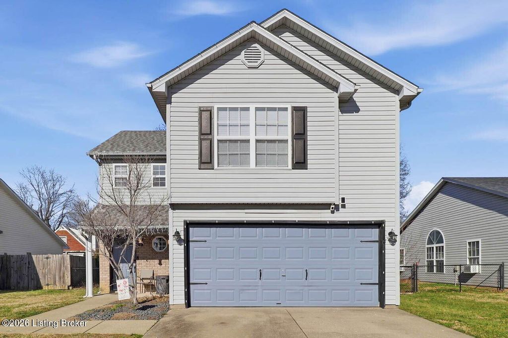 Photo of 5217 Sand Lake Dr, Louisville, KY 40272 (MLS # 1710182)