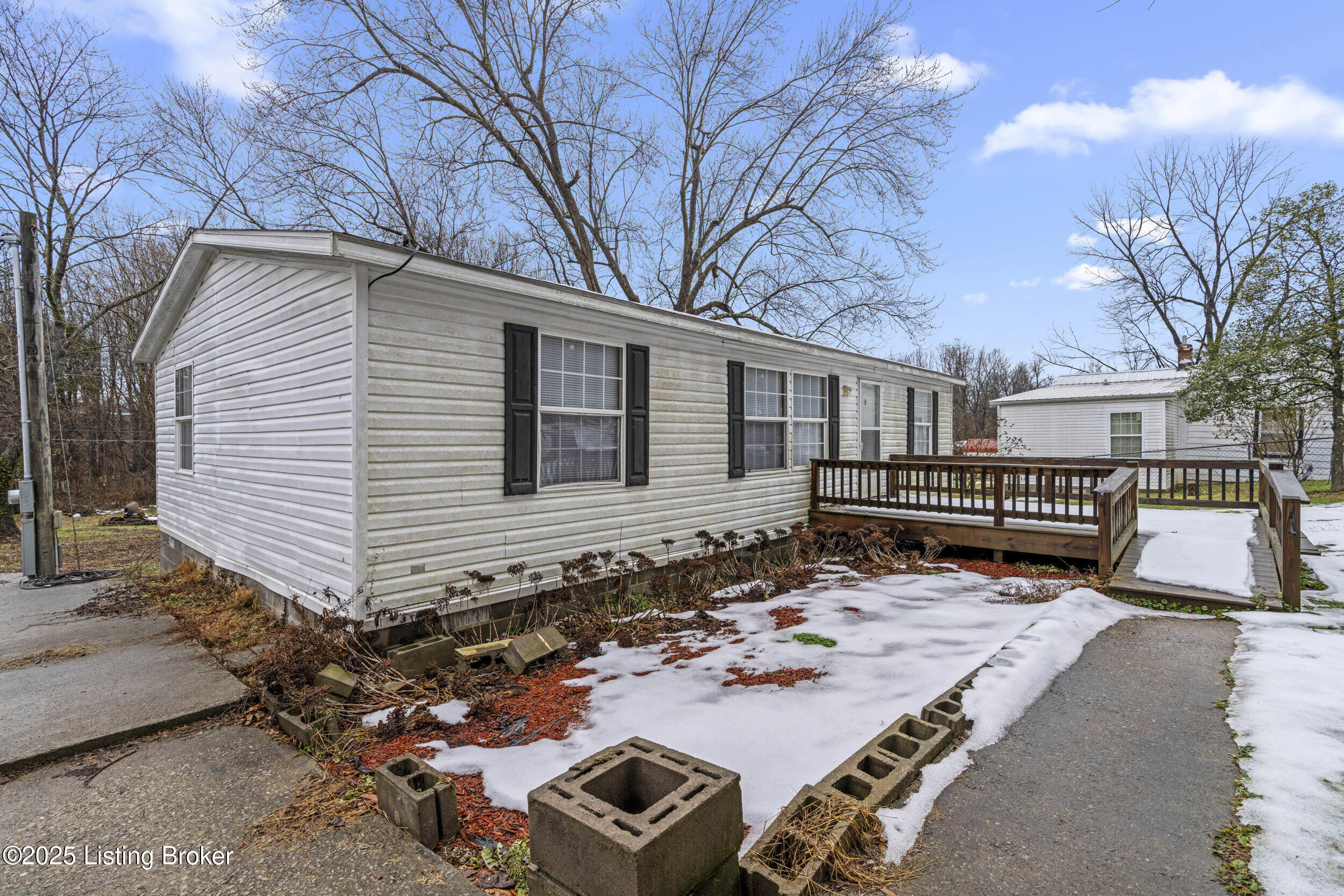 212 Highland Ave, Boston, Kentucky image 4