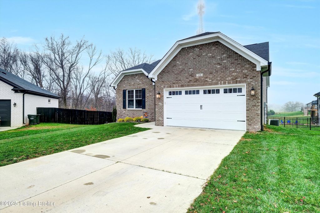 Photo of 120 Burlington Ct, Mt Washington, KY 40047 (MLS # 1704423)