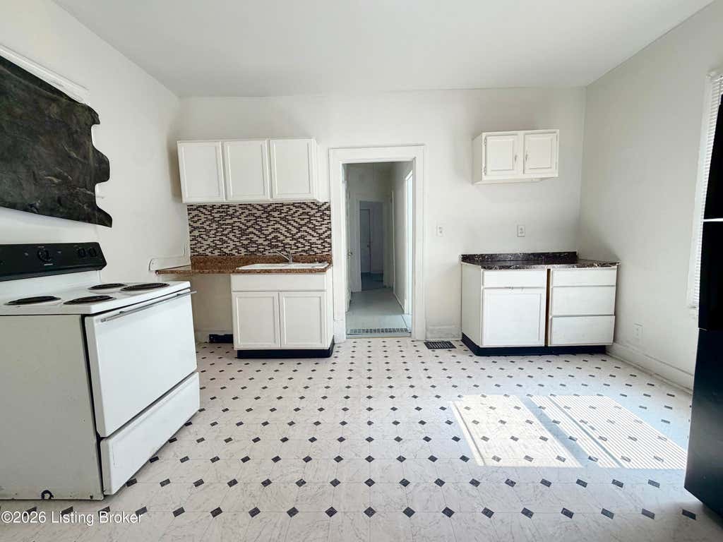 Photo of 2123 Dumesnil St, Louisville, KY 40210 (MLS # 1724649)