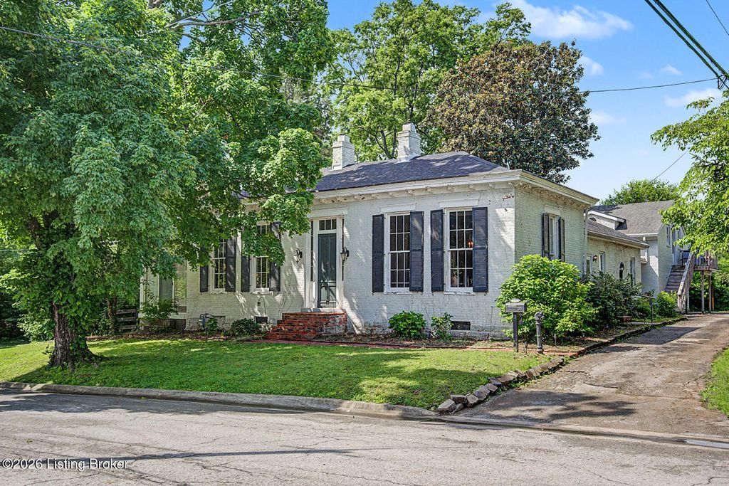 Photo of 3606 College Dr, Jeffersontown, KY 40299 (MLS # 1718614)