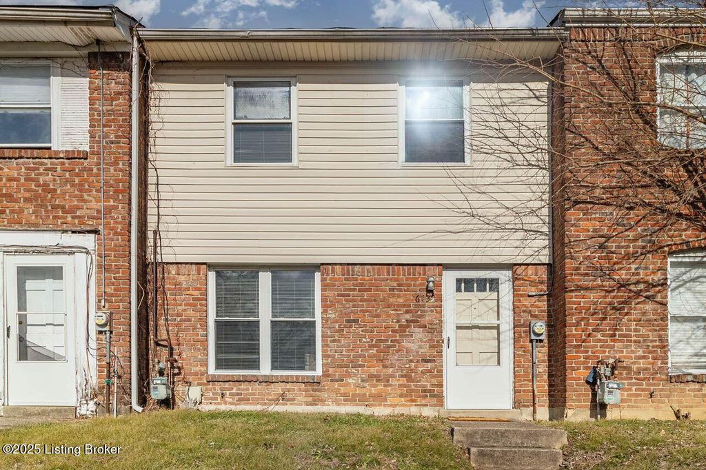 Photo of 6739 Vandre Ave, Louisville, KY 40228 (MLS # 1705622)