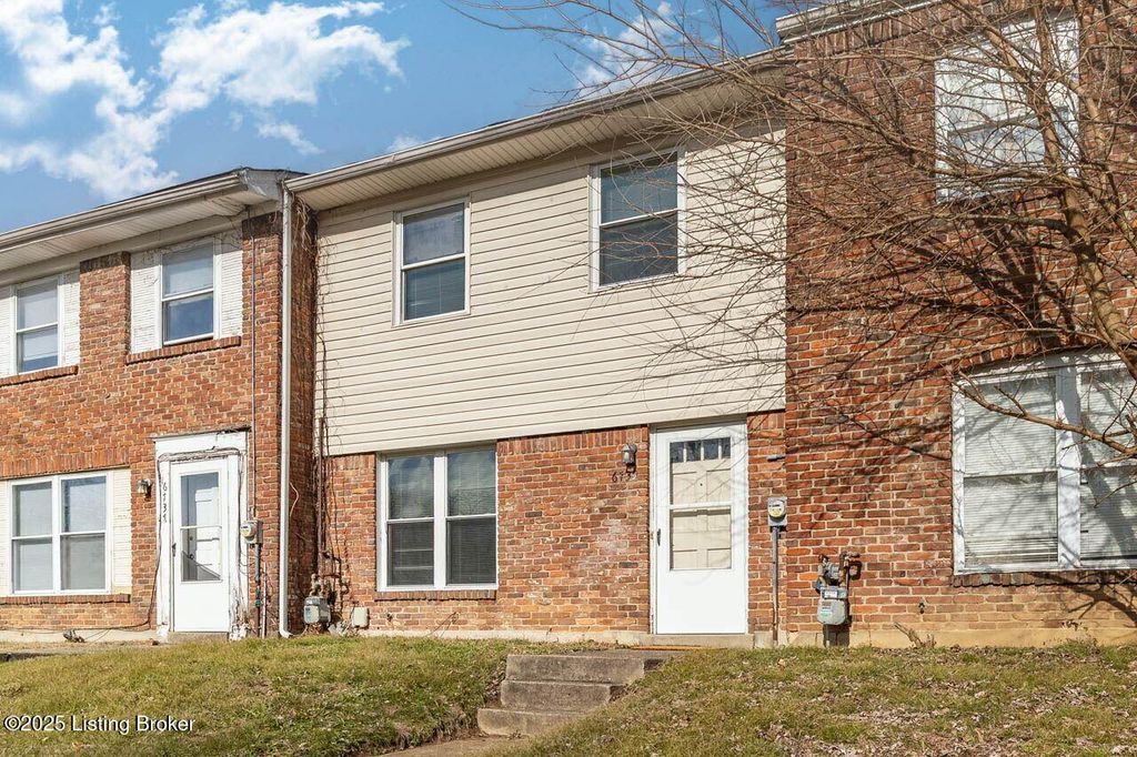 Photo of 6739 Vandre Ave, Louisville, KY 40228 (MLS # 1705622)