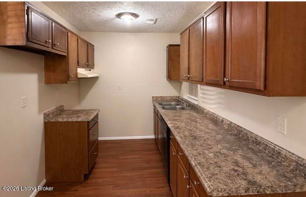 Photo of 159 Hedgewood Ct, Louisville, KY 40229 (MLS # 1716003)