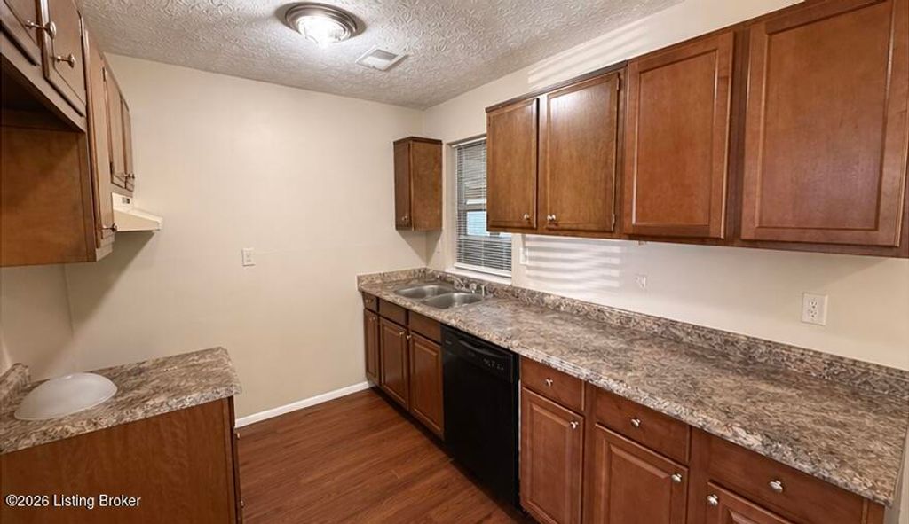Photo of 159 Hedgewood Ct, Louisville, KY 40229 (MLS # 1716003)