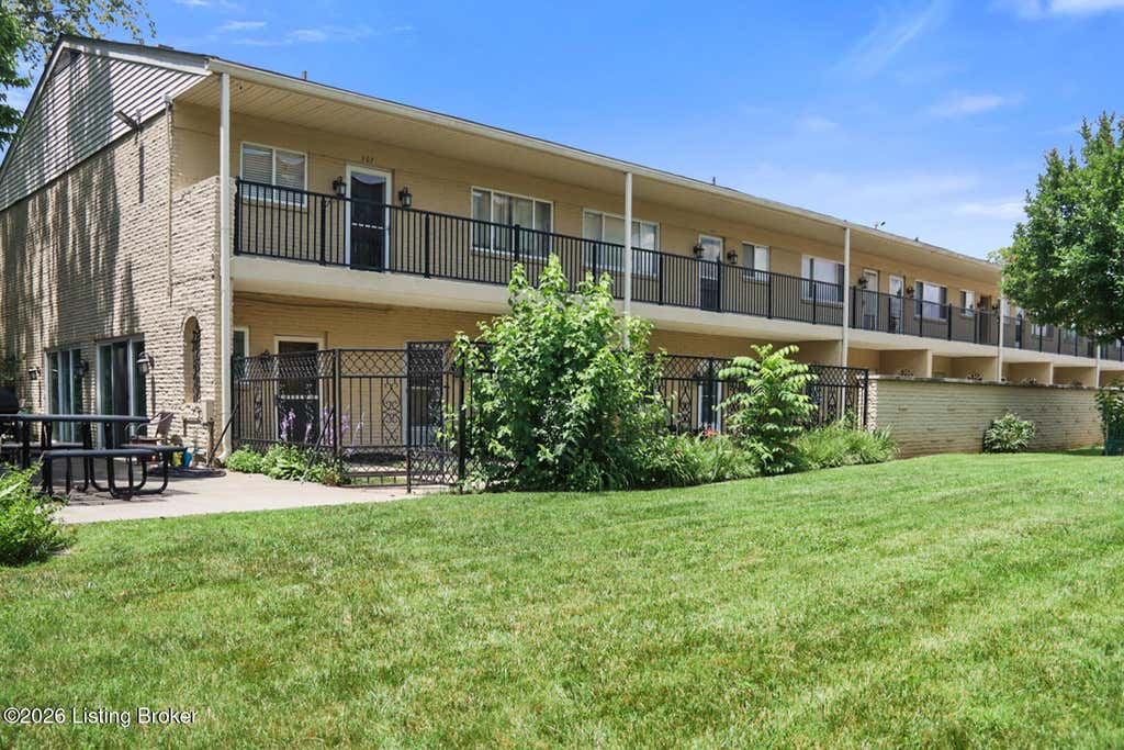 Photo of 316 Casa Bella Ct #316, Louisville, KY 40220 (MLS # 1721589)