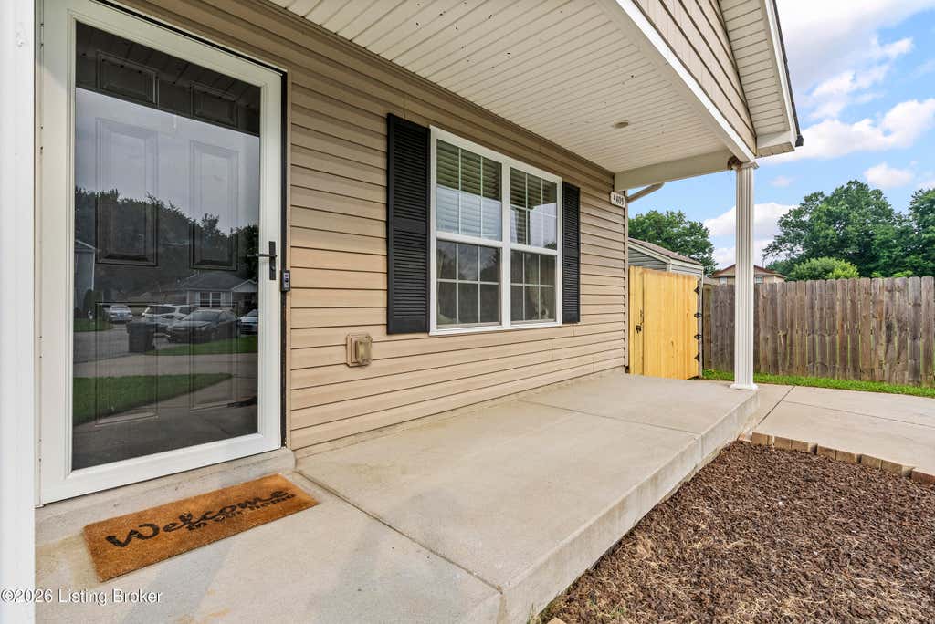 Photo of 4405 Debbie Ct, Louisville, KY 40213 (MLS # 1725067)
