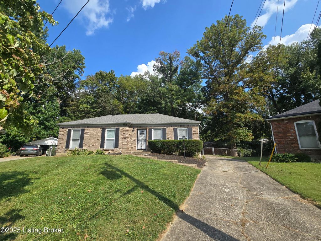 Photo of 9313 Le Beau Ct, Louisville, KY 40299 (MLS # 1708371)