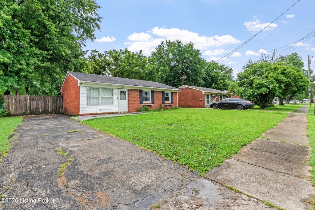 Photo of 5611 Ailanthus Trail, Louisville, KY 40219 (MLS # 1723165)