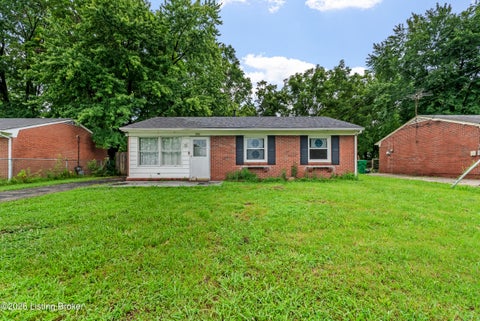 Photo of 5611 Ailanthus Trail, Louisville, KY 40219 (MLS # 1723165)