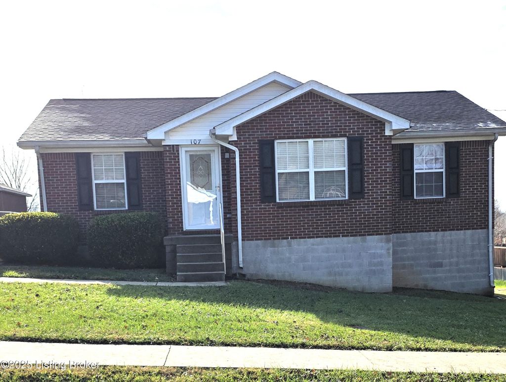 Photo of 107 Guiness Ct, Bardstown, KY 40004 (MLS # 1704903)