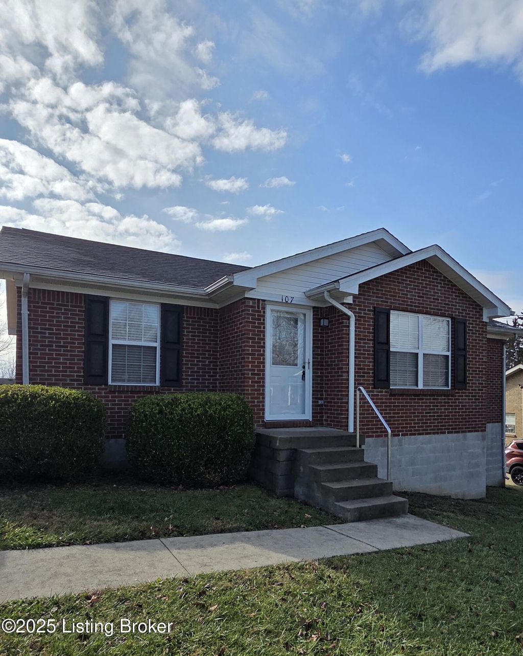 Photo of 107 Guiness Ct, Bardstown, KY 40004 (MLS # 1704903)