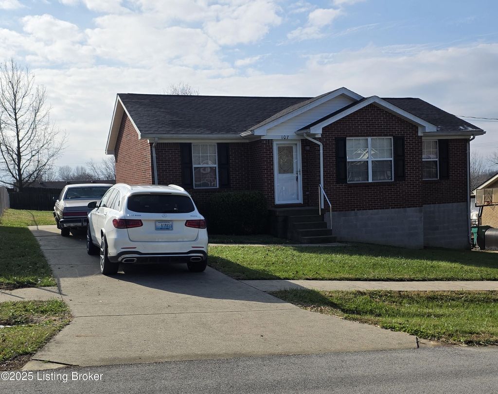 Photo of 107 Guiness Ct, Bardstown, KY 40004 (MLS # 1704903)