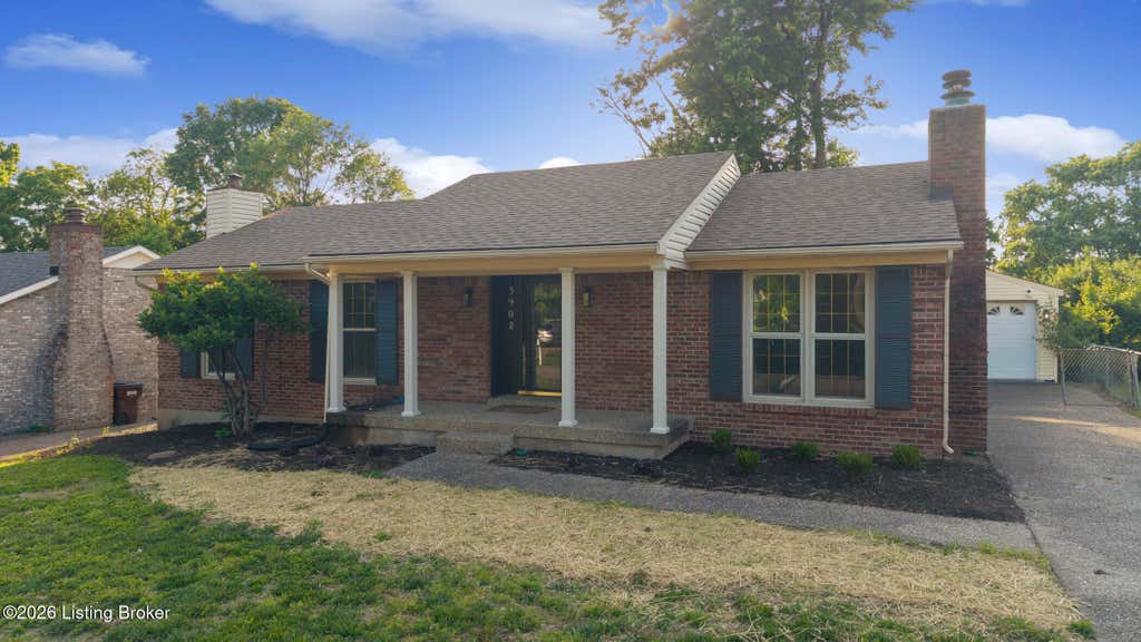 Photo of 3902 Bristol Oaks Dr, Jeffersontown, KY 40299 (MLS # 1719836)