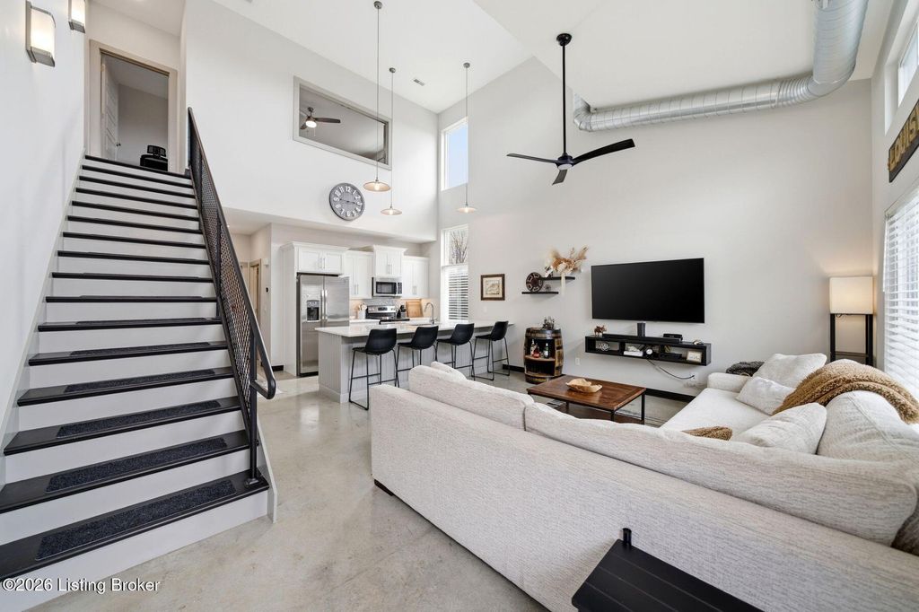 Photo of 701 Lyndon Ln, Lyndon, KY 40222 (MLS # 1709340)