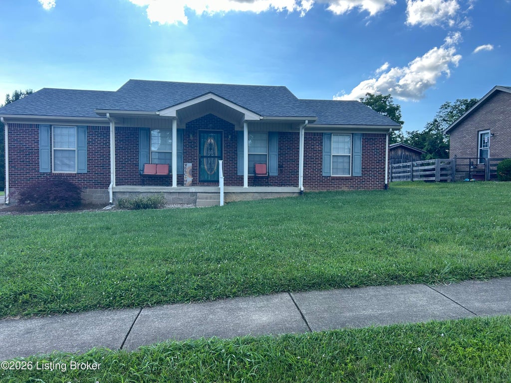 Photo of 113 Cumberland Ct, Bardstown, KY 40004 (MLS # 1723339)