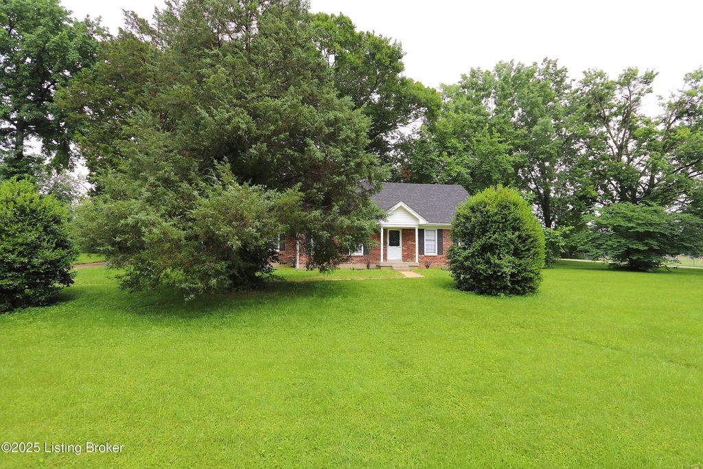 Photo of 7209 Victoria Dr, Louisville, KY 40228 (MLS # 1705547)