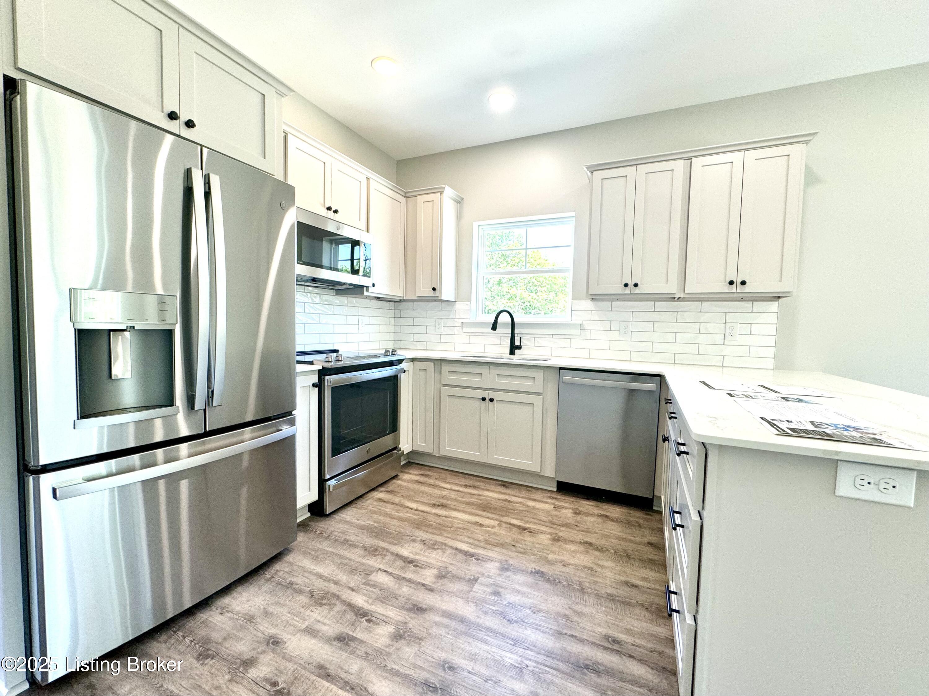 7008 Park Vue Dr, Crestwood, Kentucky image 6