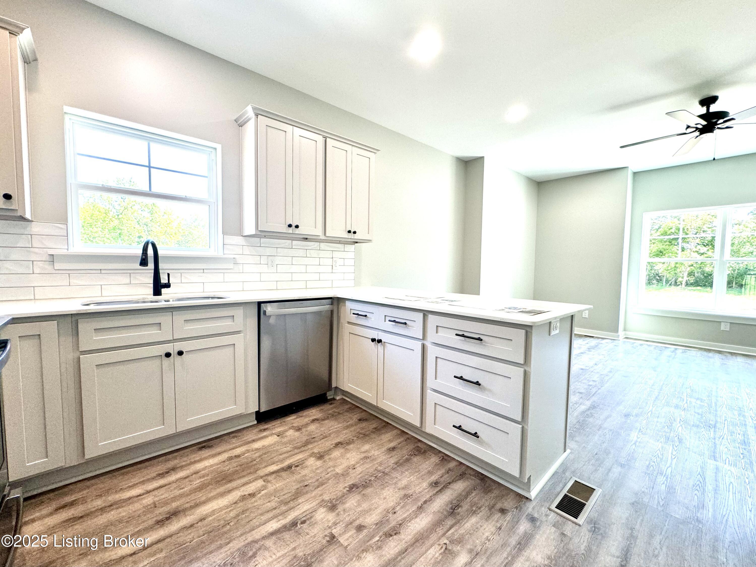 7008 Park Vue Dr, Crestwood, Kentucky image 8
