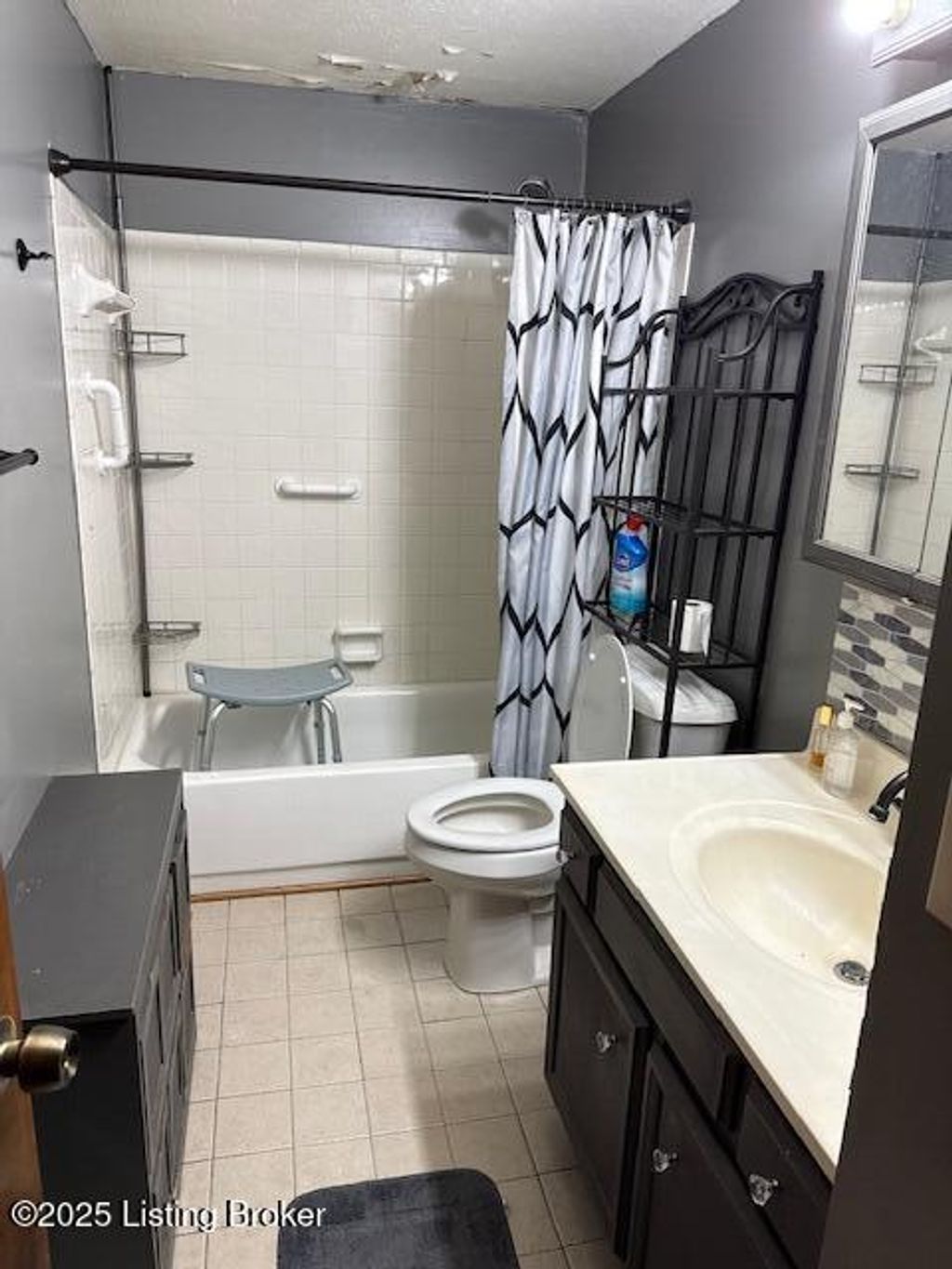 Photo of 555 Brookley Dr, Louisville, KY 40229 (MLS # 1705620)