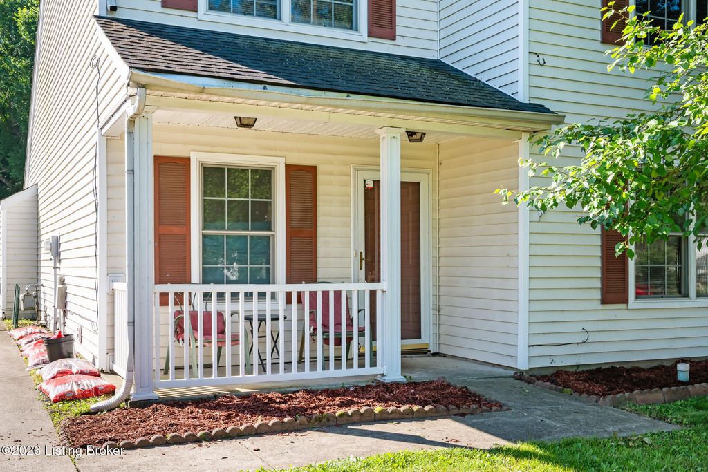 Photo of 6302 Maravian Dr, Louisville, KY 40258 (MLS # 1719770)
