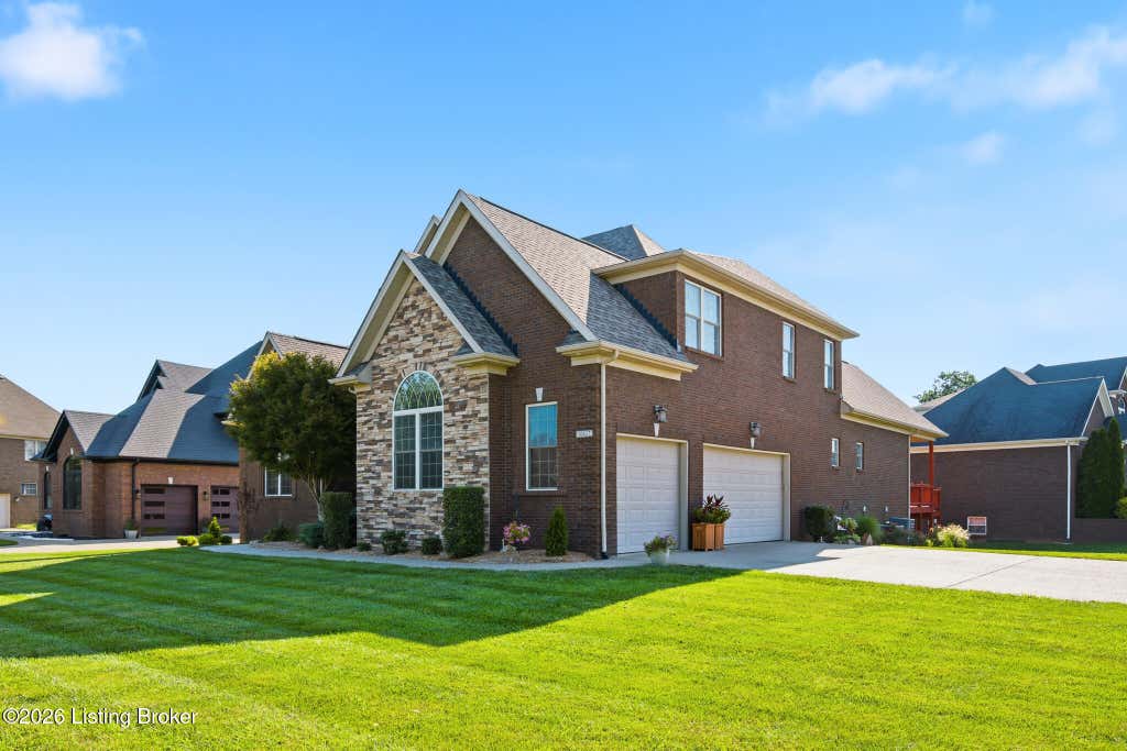 Photo of 10437 Vista Hills Blvd, Louisville, KY 40291 (MLS # 1726865)