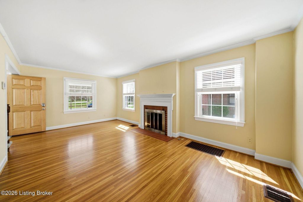 Photo of 3009 Dundee Rd, Louisville, KY 40205 (MLS # 1709231)