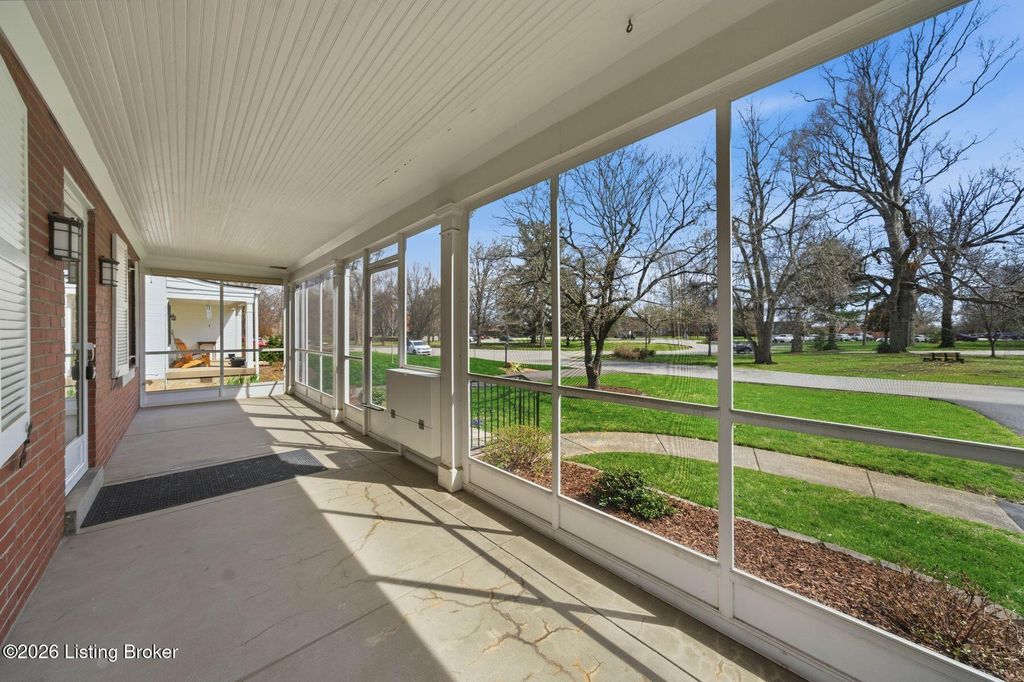 Photo of 3009 Dundee Rd, Louisville, KY 40205 (MLS # 1709231)