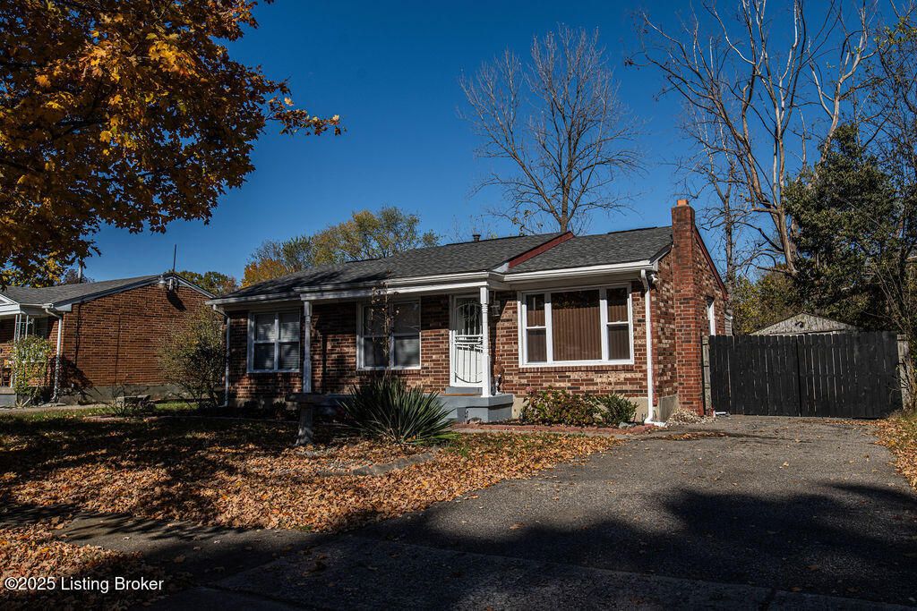 Photo of 9119 Lantana Dr, Louisville, KY 40229 (MLS # 1704237)