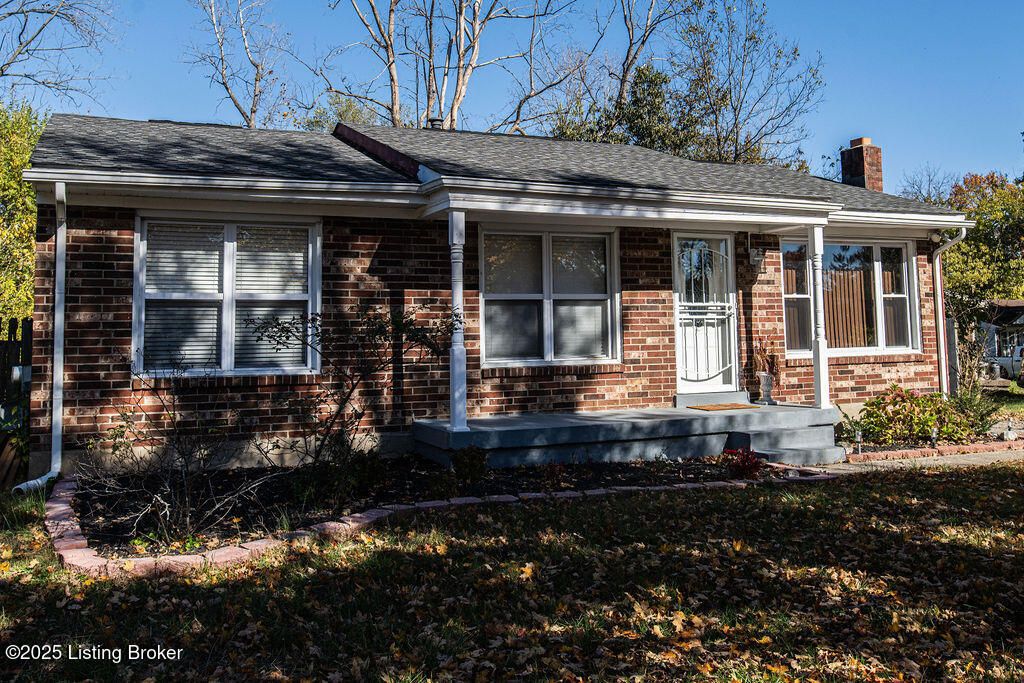 Photo of 9119 Lantana Dr, Louisville, KY 40229 (MLS # 1704237)