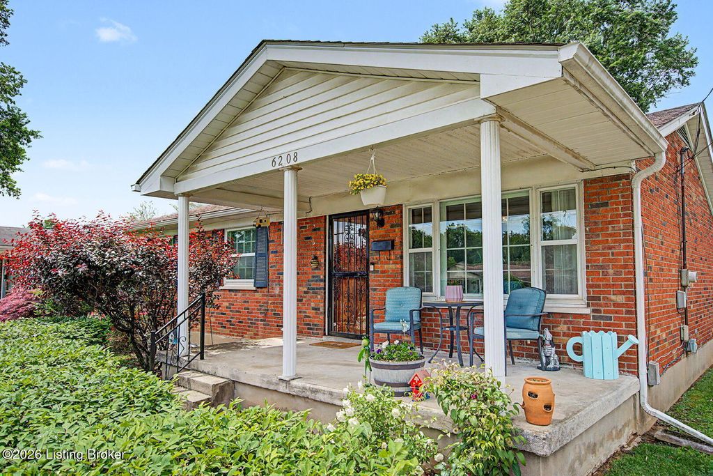 Photo of 6208 Darrell Ct, Louisville, KY 40216 (MLS # 1716175)