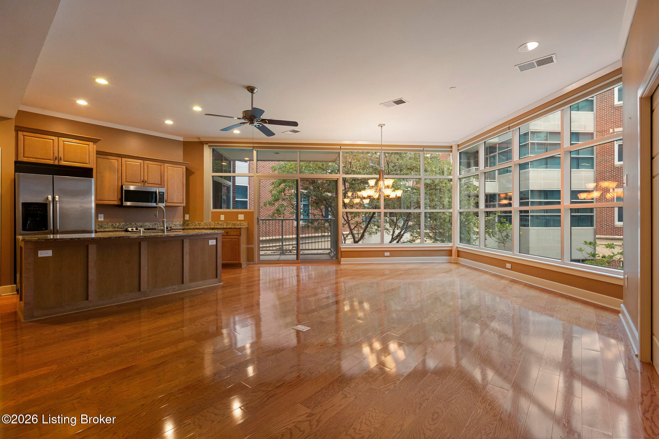 324 E Main St 213