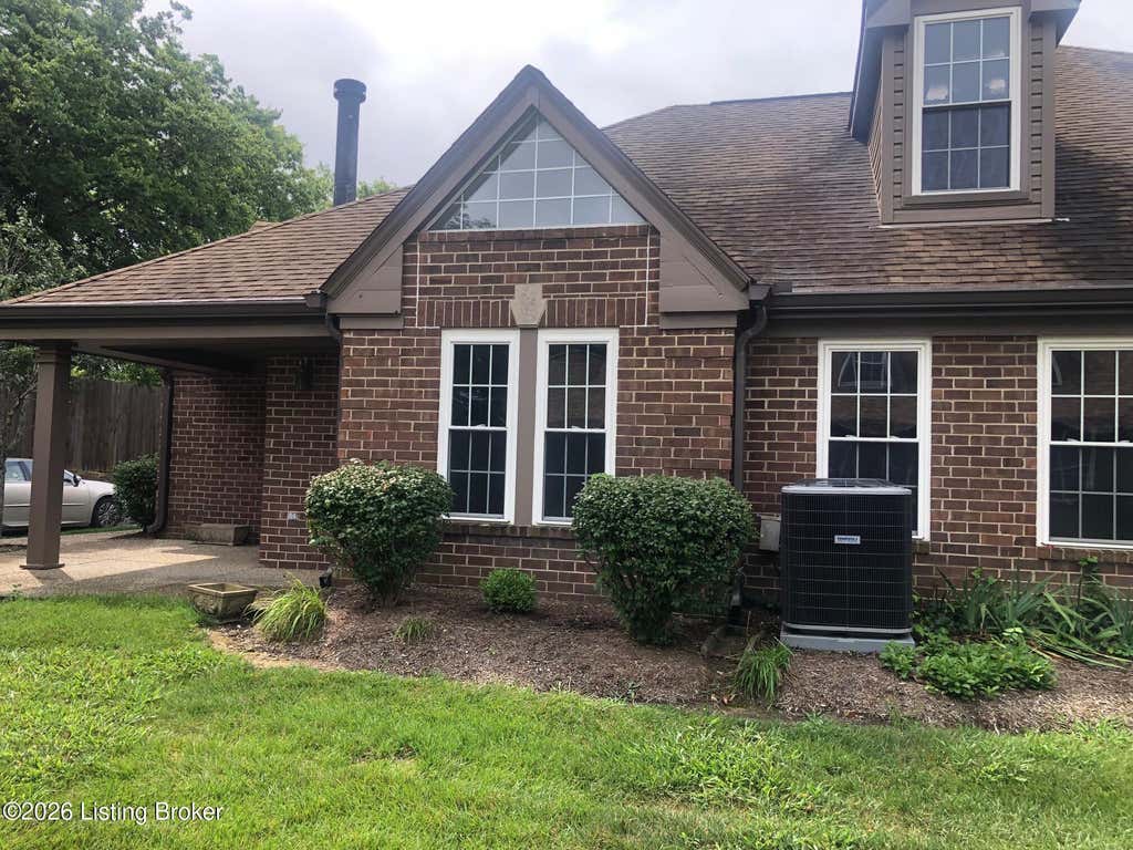 Photo of 103 Eastbridge Ct #103, Louisville, KY 40223 (MLS # 1725065)