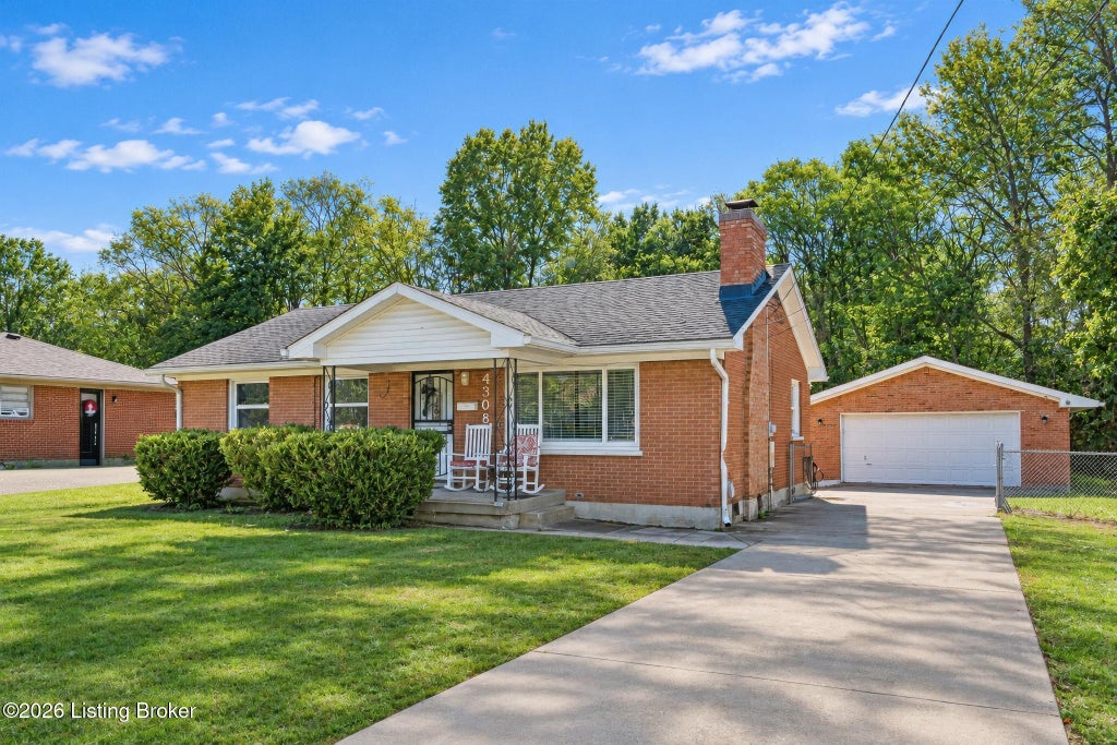 Photo of 4308 Flintlock Dr, Louisville, KY 40216 (MLS # 1732680)