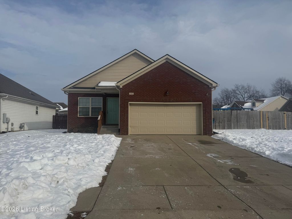 Photo of 940 Thoroughbred Rd, Shelbyville, KY 40065 (MLS # 1708460)