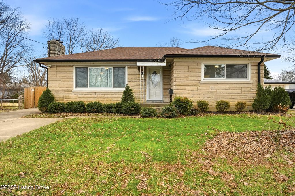 Photo of 7905 Daffodil Dr, Louisville, KY 40258 (MLS # 1706887)