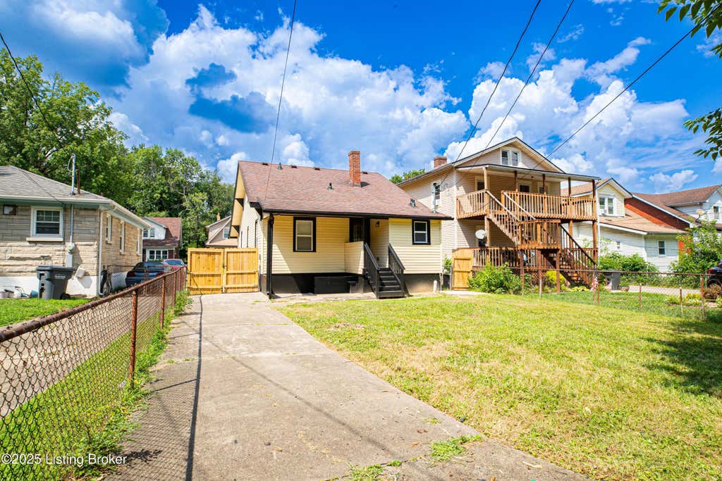 Photo of 2108 Oregon Ave, Louisville, KY 40210 (MLS # 1721524)