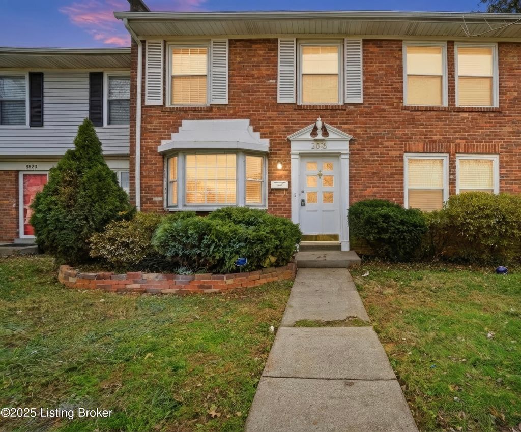 Photo of 2818 Coleen Ct, Louisville, KY 40206 (MLS # 1705608)