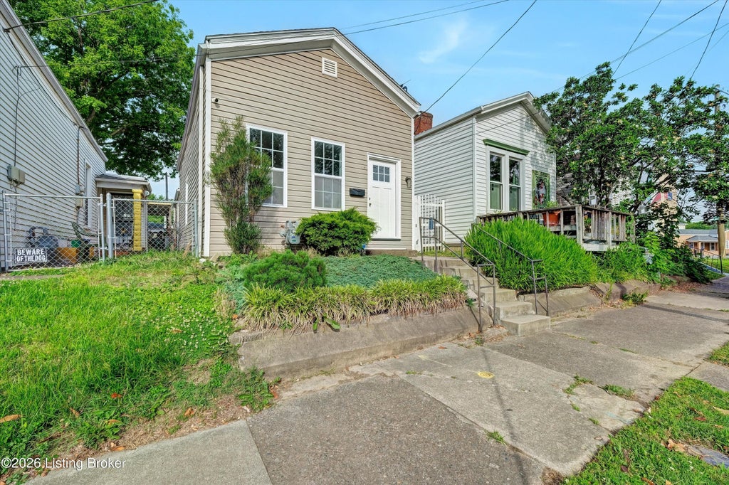 Photo of 1108 Schiller Ave, Louisville, KY 40204 (MLS # 1726037)
