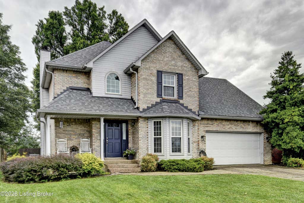 Photo of 4924 Hunters Point Cir, Louisville, KY 40216 (MLS # 1721064)